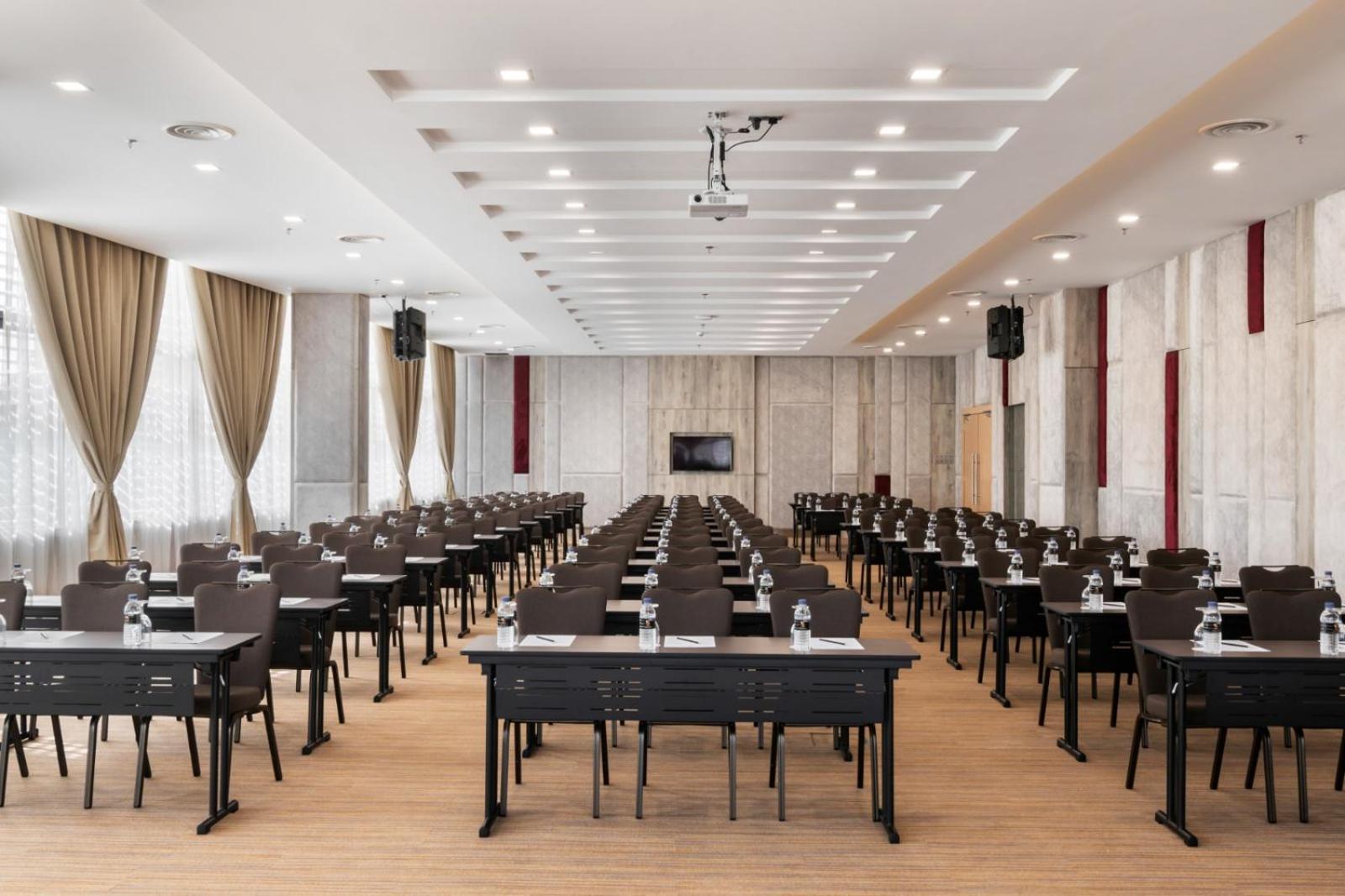 Zenith Suites Cameron Тана Рата Екстериор снимка